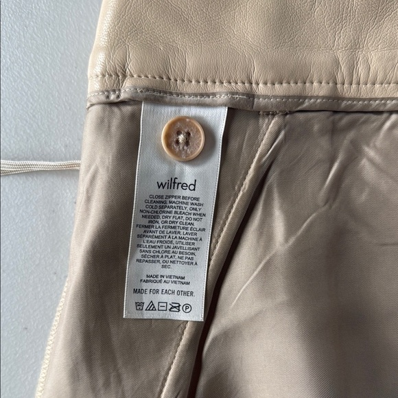 Aritzia Wilfred Effortless Short Vegan Leather Flax Beige - Picture 13 of 15